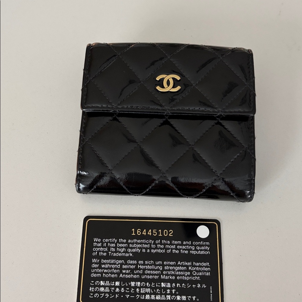 CHANEL Black Quilted Patent Leather Compact Wallet with Gold CC - Picture 6 of 15